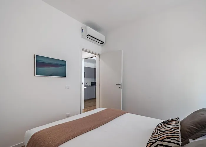 S Agostino - Porta Genova