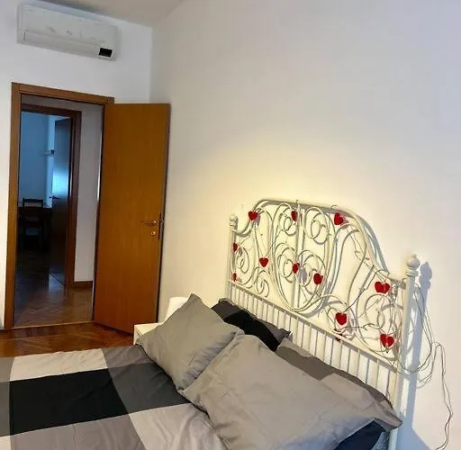 Porta Genova Modern House アパート