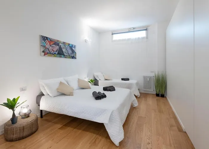 Deluxe 120 Mq , 4 Minuti A Piedi Dai Navigli 公寓