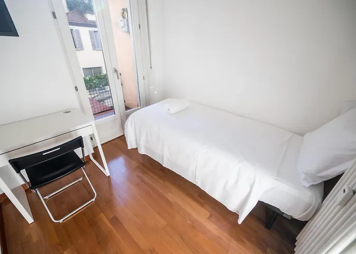 Shortmi Garibaldi Milaan