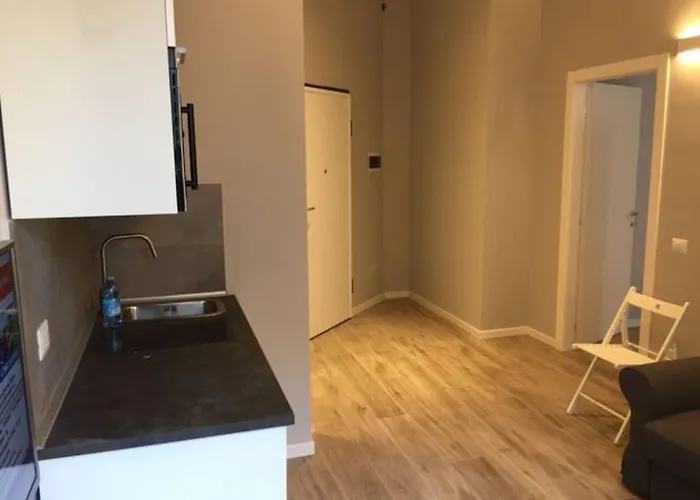 Mm3/repubblica A 5 Minuti Dal Duomo * Milão