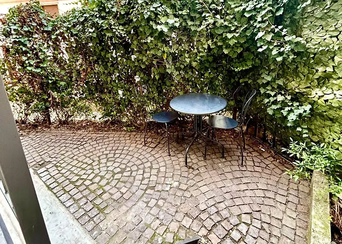 Lovely 2 With Small Garden