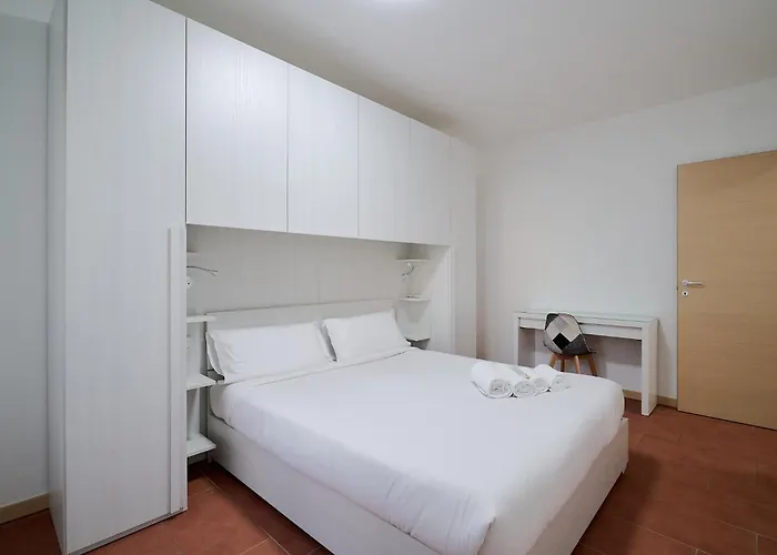 Xenia - Spacious And Bright New Flat With Garden 밀라노