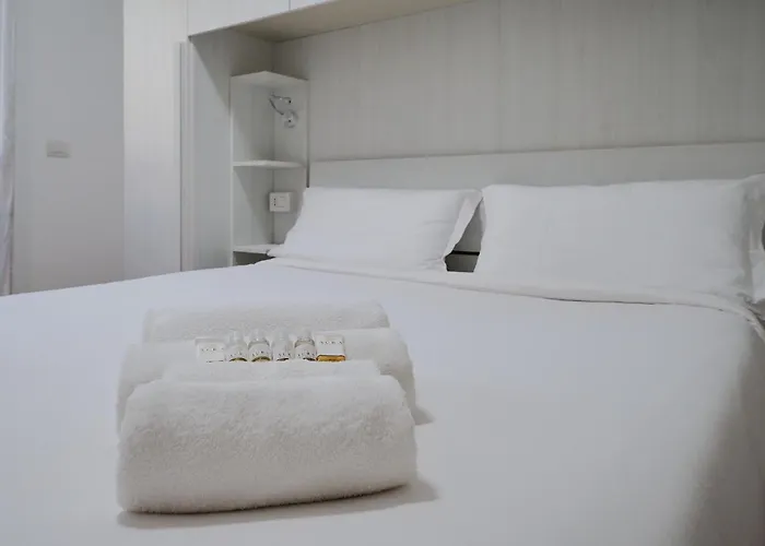 Xenia - Spacious And Bright New Flat With Garden * 밀라노