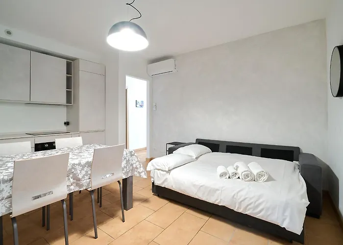 Xenia - Spacious And Bright New Flat With Garden 아파트