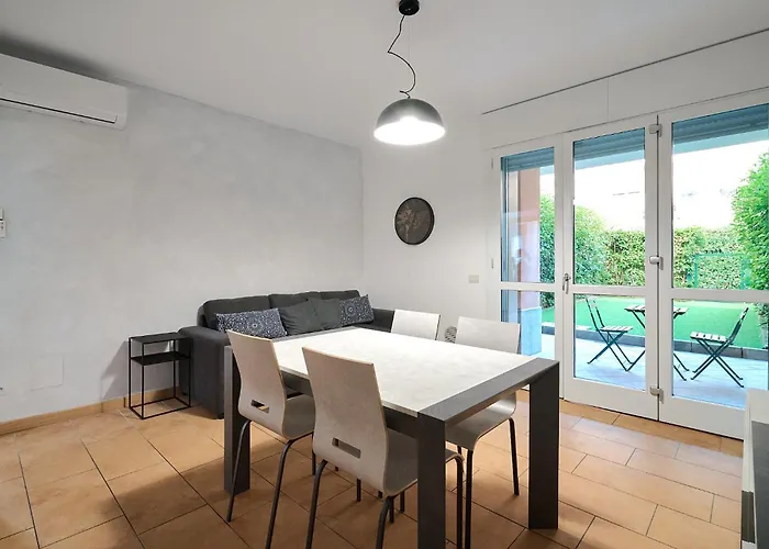 Xenia - Spacious And Bright New Flat With Garden 밀라노