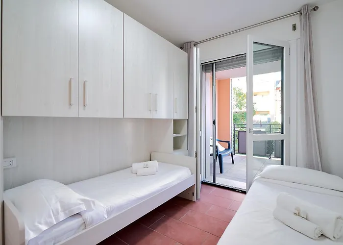 Xenia - Spacious And Bright New Flat With Garden 아파트 *