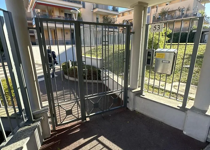 Xenia - Spacious And Bright New Flat With Garden 아파트 *