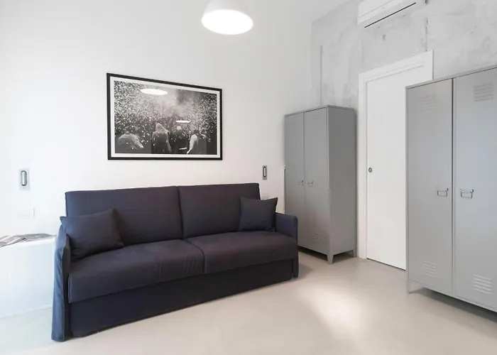 Italianway - Piazza Niccolo Tommaseo 2a *