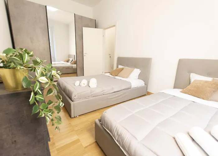 We - Premuda Boutique, * Milan