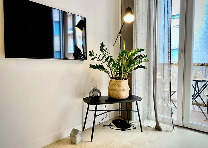 Modern M4 Tolstoj Self-check-in דירה