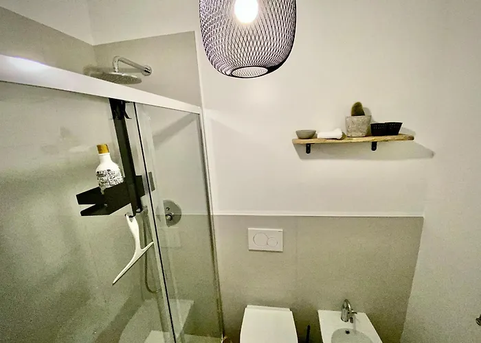 Modern M4 Tolstoj Self-check-in מילאנו