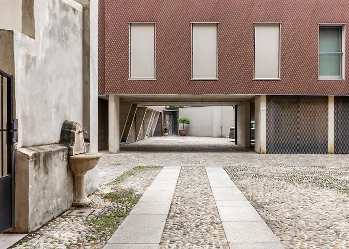 Nam House & Posto Auto * Mediolan
