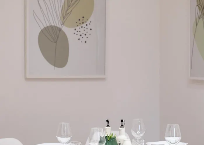 Apartment 5 Guests - Modern With Balcony Milan