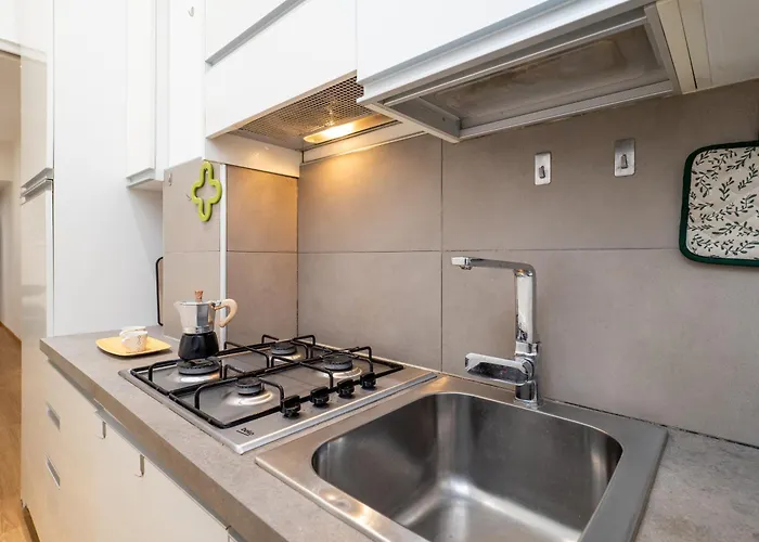 5 Guests - Modern With Balcony Milan