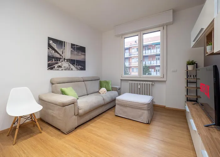 Apartment 5 Guests - Modern With Balcony Milan