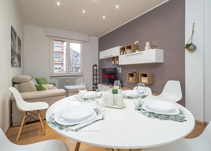 5 Guests - Modern With Balcony *