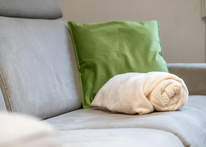 5 Guests - Modern With Balcony Apartment Milan