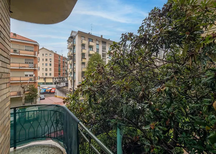 5 Guests - Modern With Balcony Apartment *