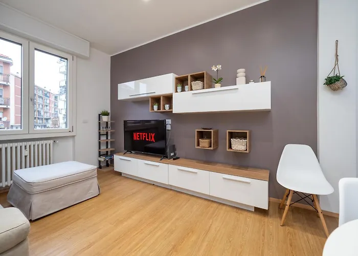 5 Guests - Modern With Balcony *