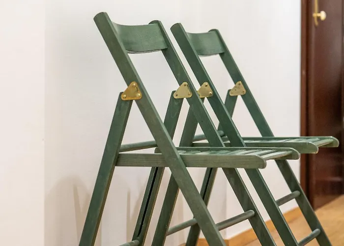 5 Guests - Modern With Balcony Apartment *