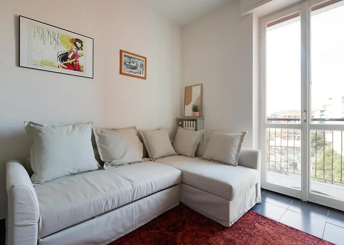 Guesthost - Corvetto M3 - Comfy With Balcony!