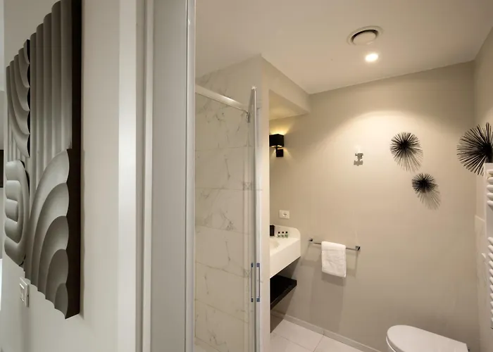 Daplace - Corso Monforte 4* ミラノ