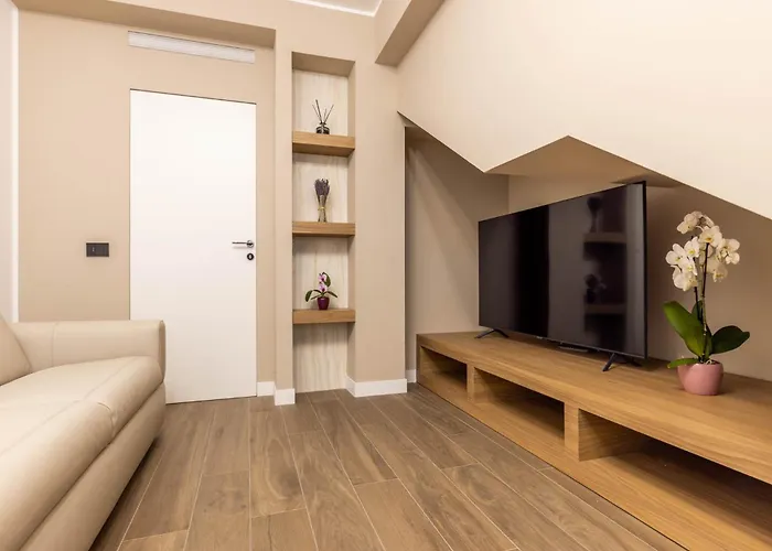 Picasso Golden House Next To Duomo * מילאנו