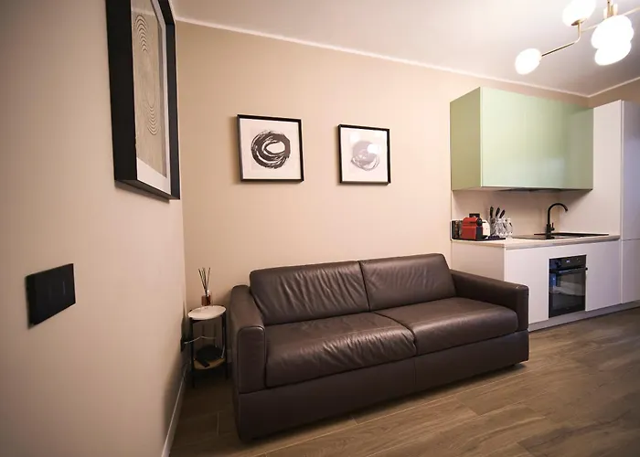 Botticelli Golden House Next To Duomo *