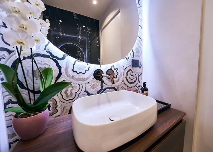 Gogh Golden House Next To Duomo * Милан