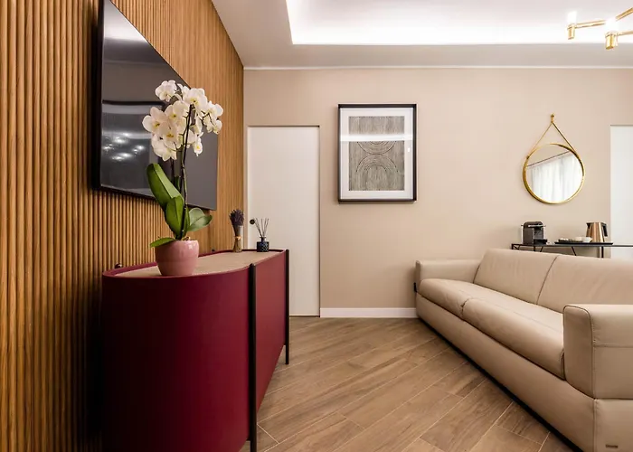 Gogh Golden House Next To Duomo Милан