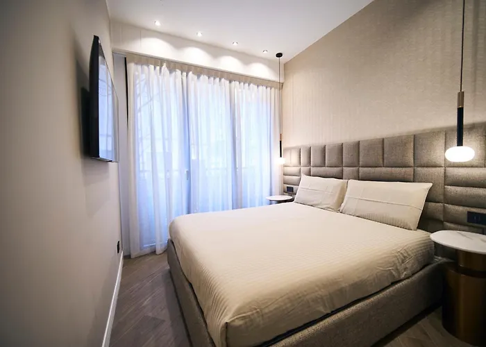 Monet Golden House Next To Duomo *