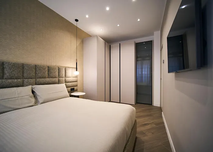 Monet Golden House Next To Duomo Apartman