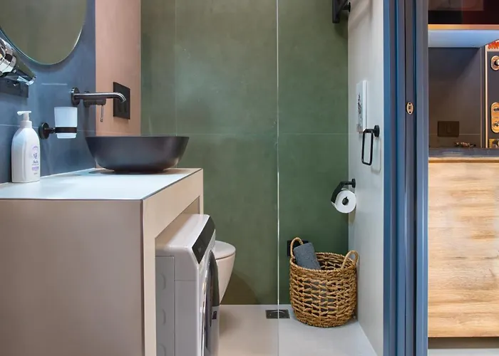 아파트 Rainbow Colorful By Station