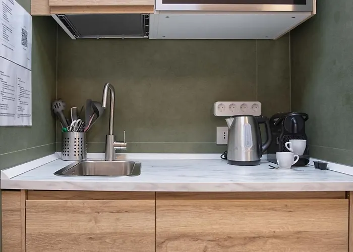 Pink Flamingo Balcony By Station Apartmán