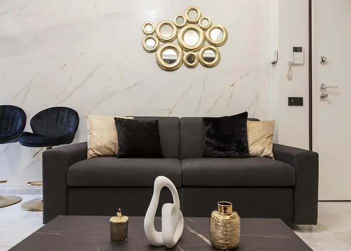 Italian Fashion - Luxurious Marble City Center Lägenhet