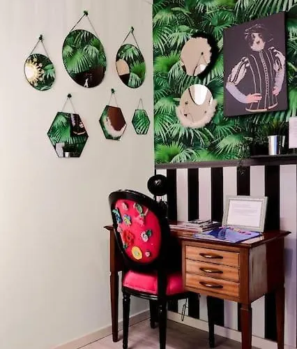 Suite-6 Centro-porta Romana شقة *