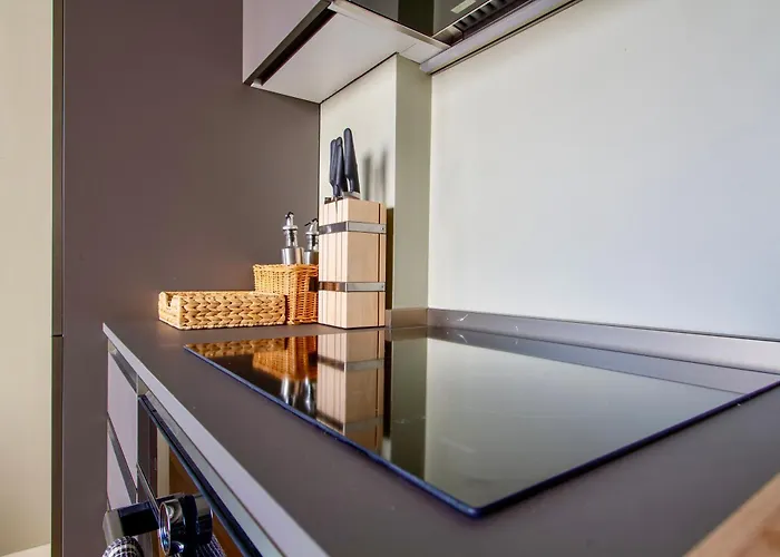 Urban Luxury - Bright And Central *