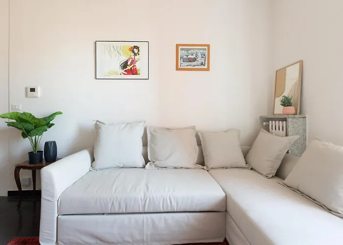 Guesthost - Corvetto M3 - Comfy With Balcony!