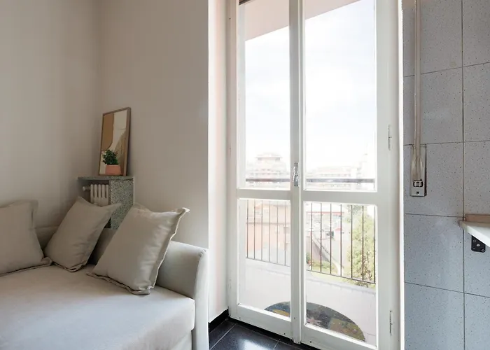 Guesthost - Corvetto M3 - Comfy With Balcony! *