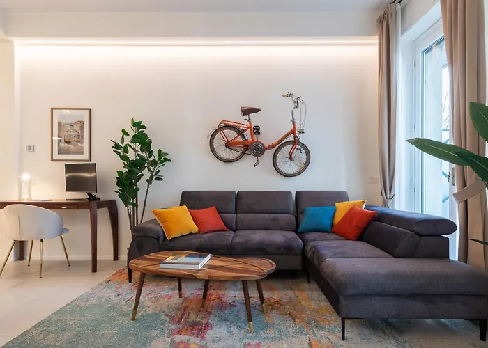 Proudlymi - Nuovo 3 Moscova * מילאנו