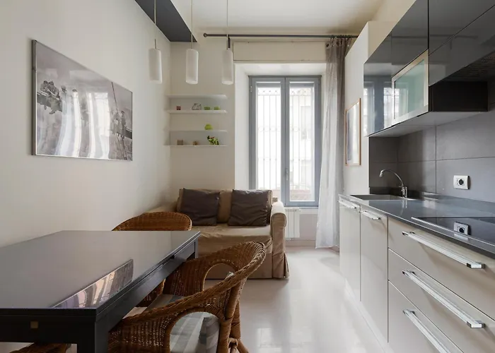 Guesthost - Bright - 650 M Far From Arco Della Pace מילאנו