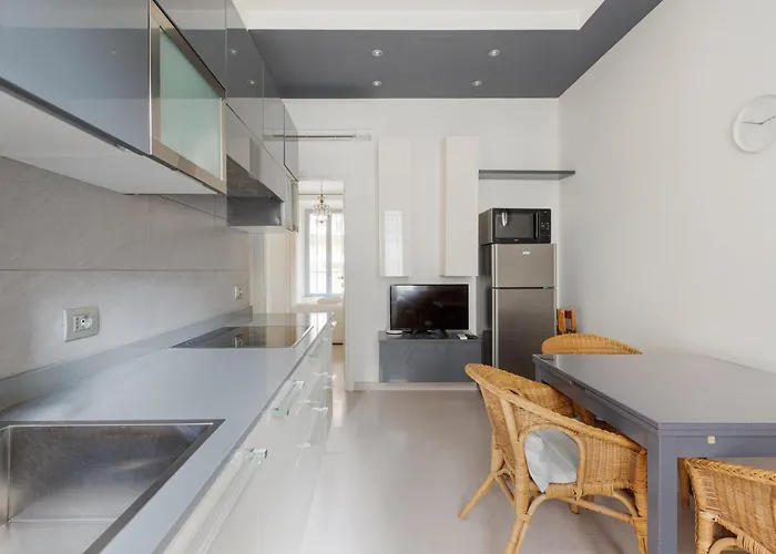 Guesthost - Bright - 650 M Far From Arco Della Pace