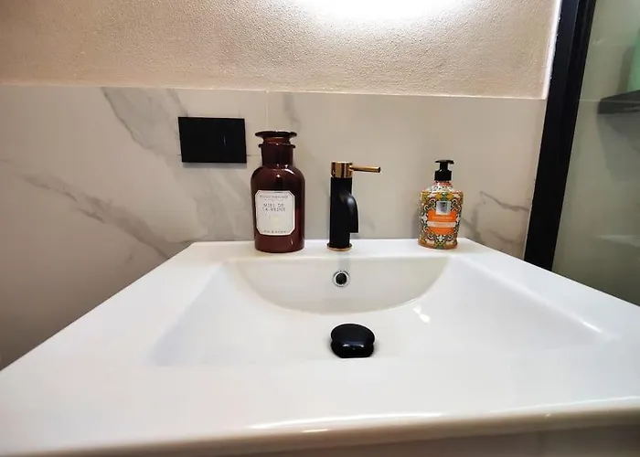 Casa Cloclo: Design & Vintage Above Subway 公寓 米兰