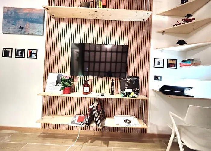 Casa Cloclo: Design & Vintage Above Subway Milano