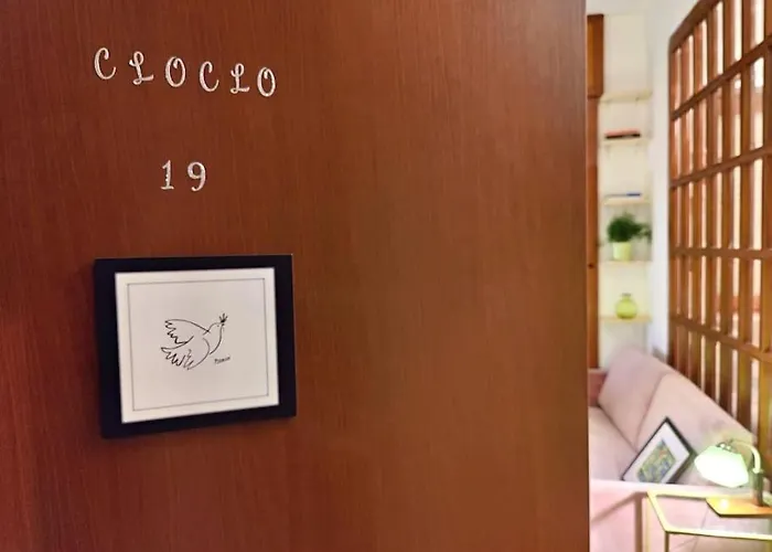 Casa Cloclo: Design & Vintage Above Subway