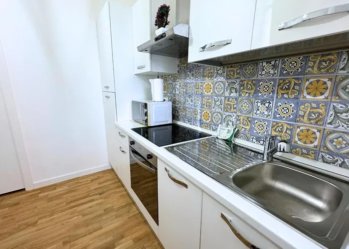 House- 1 Min Metro - 15 Min Duomo * Milano