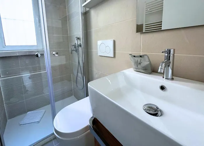 House- 1 Min Metro - 15 Min Duomo Milano