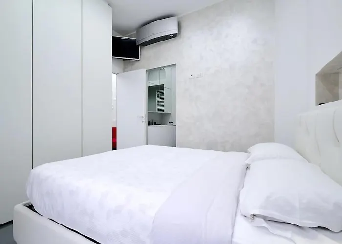 Milano-hosted By Sweetstay Milaan