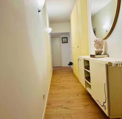 Stylish Boutique Next To Duomo 米兰